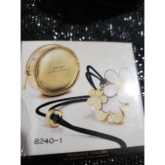 Marc Jacobs Daisy Solid Perfume Necklace Gold Pouch GARDENIA JASMINE VIOET MUSK - Picture 3 of 4